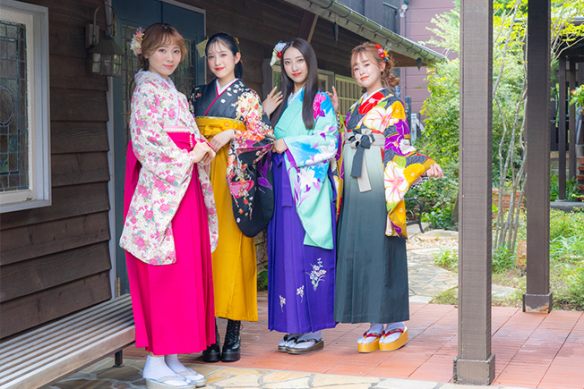 京都観光で賑わう清水寺のふもとにレンタル着物専門の「岡本」は誕生しました。
